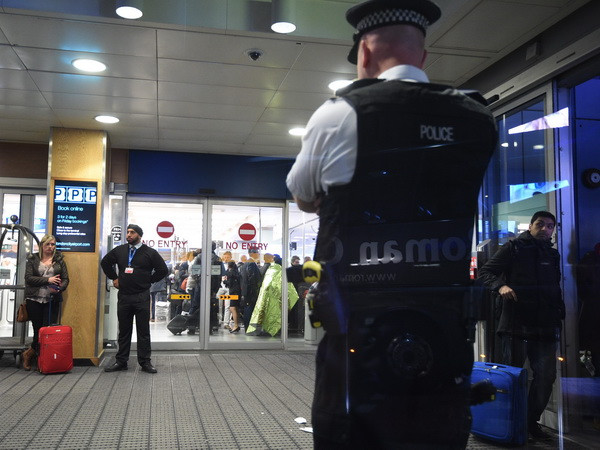 Anh bắt giữ đối tượng gây ra vụ hoảng loạn tại sân bay London ảnh 1