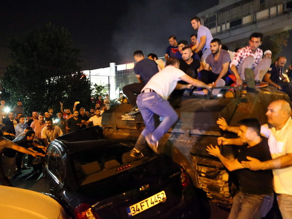 42 người thiệt mạng trong vụ đảo chính diễn ra ở thủ đô Ankara ảnh 1