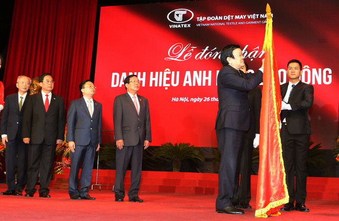 Chủ tịch nước trao danh hiệu Anh hùng cho tập đoàn dệt may ảnh 1