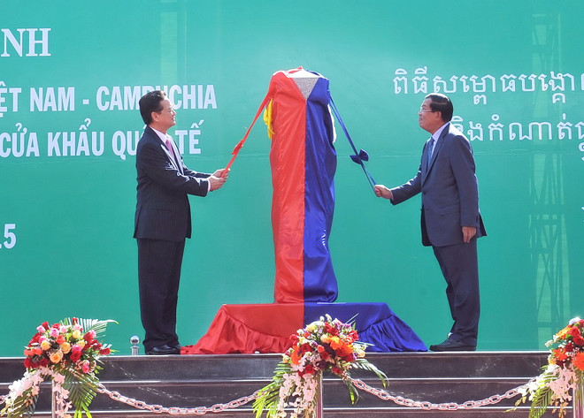 Thủ tướng hai nước Việt Nam-Campuchia dự khánh thành cột mốc 30 ảnh 1