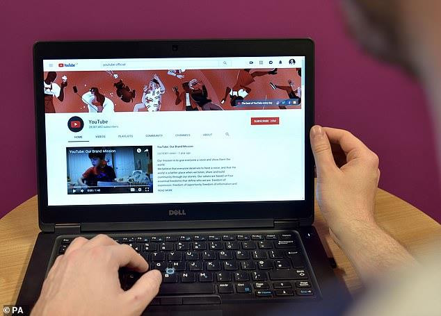 YouTube gần đây bị chỉ trích vì không có biện pháp bảo vệ trẻ em trước các video người lớn và bạo lực. (Nguồn: PA) YouTube bắt đầu xóa video có nội dung bạo lực nhắm vào trẻ em ảnh 1