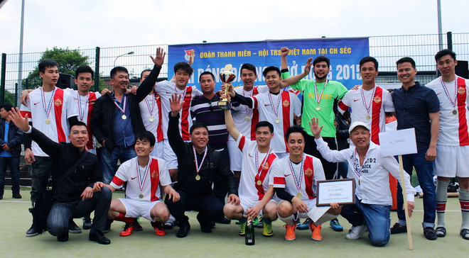 Sôi động Giải Bóng đá Thanh niên, Sinh viên Việt Nam tại Séc ảnh 1