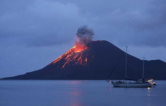 Indonesia: Núi lửa Raung và Gamalama hoạt động mạnh trở lại ảnh 1