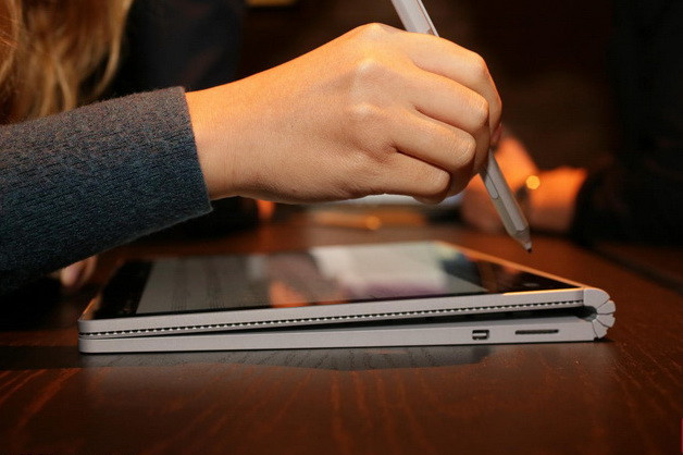Máy tính xách tay lai SurfaceBook của hãng Microsoft có gì hay? ảnh 3