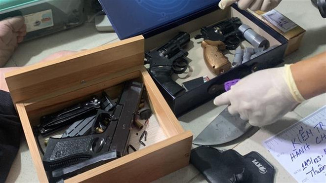 Bình Dương bắt giữ hai đối tượng tàng trữ vũ khí nguy hiểm ảnh 2