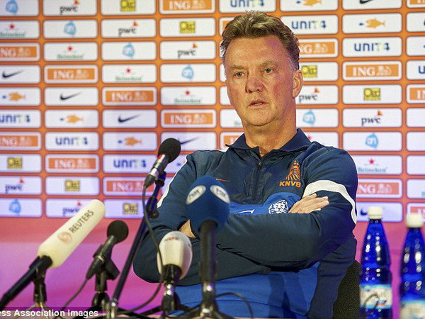 Các phóng viên điêu đứng với những phát biểu của Louis Van Gaal ảnh 1