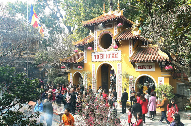 Bảo hiểm xã hội Việt Nam sẽ xử nghiêm cán bộ đi lễ trong giờ làm ảnh 1