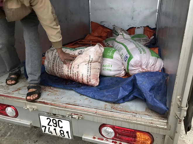 Phát hiện 2 ôtô chở đầy nội tạng động vật bốc mùi hôi thối ảnh 1