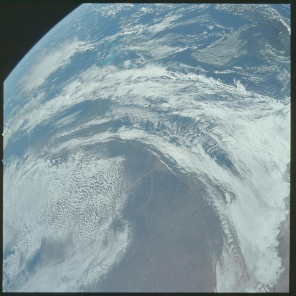 NASA công bố 8.400 bức ảnh về quá trình khám phá Mặt Trăng ảnh 13