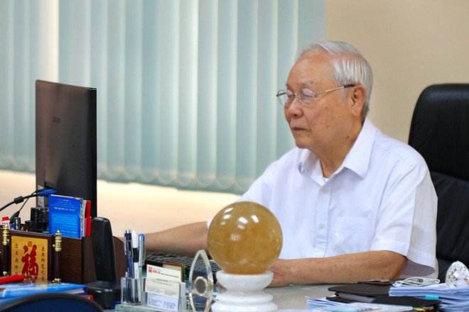 Đại tá, Nhà giáo ưu tú Nguyễn Trọng Vĩnh. (Ảnh Minh Nghĩa/TTXVN) Người lính già luôn nặng lòng với sự nghiệp trồng người ảnh 2