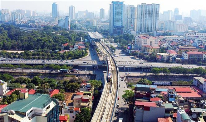 Dự án tuyến đường sắt đô thị số 3 (Nhổn-Ga Hà Nội) vay vốn ODA của Ngân hàng Phát triển châu Á, Cơ quan Phát triển Pháp, Ngân hàng đầu tư châu Âu và Chính phủ Pháp, được công ty Systra của Pháp tư vấn thiết kế. (Ảnh: Huy Hùng/TTXVN) Chuyên gia gợi mở các kênh hợp tác mới cho quan hệ kinh tế Việt-Pháp ảnh 3
