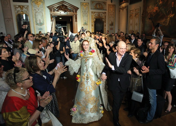 Ngành công nghiệp thời trang: Không phải sân chơi đầy "hoa bướm" ảnh 1