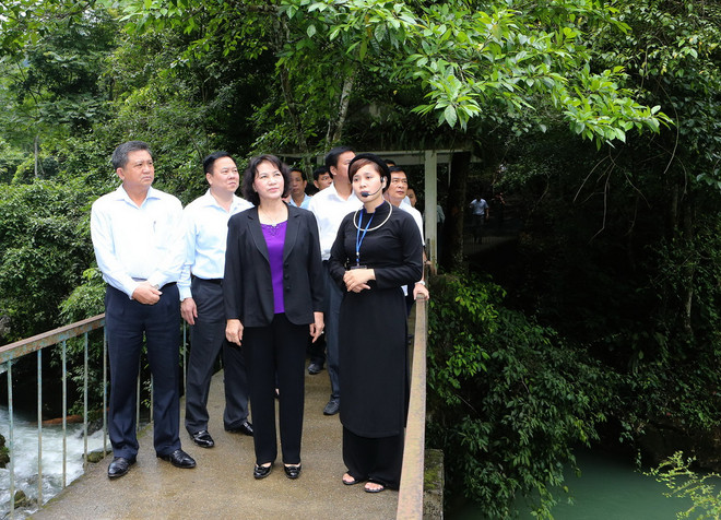 Chủ tịch Quốc hội: Cân nhắc thêm vốn xây nông thôn mới cho Cao Bằng ảnh 2