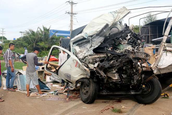 Vụ xe đầu kéo đối đầu xe tải ở Bình Thuận: Thêm 1 người chết ảnh 1