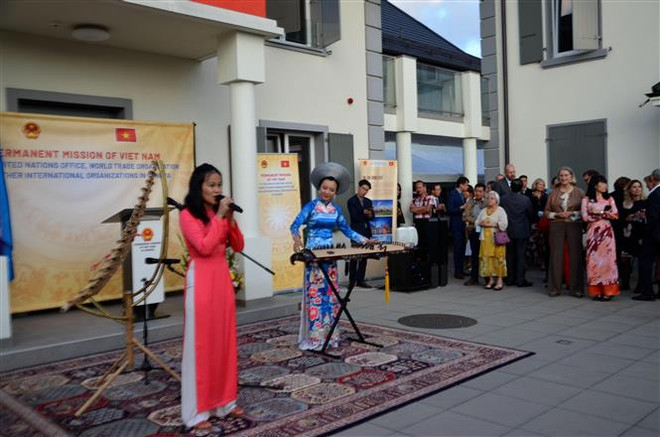 Bạn bè quốc tế cùng kỷ niệm 76 năm Quốc khánh Việt Nam tại Geneva ảnh 2