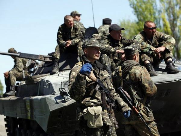 Ba Lan ủng hộ tăng cường sức mạnh cho quân đội Ukraine ảnh 1