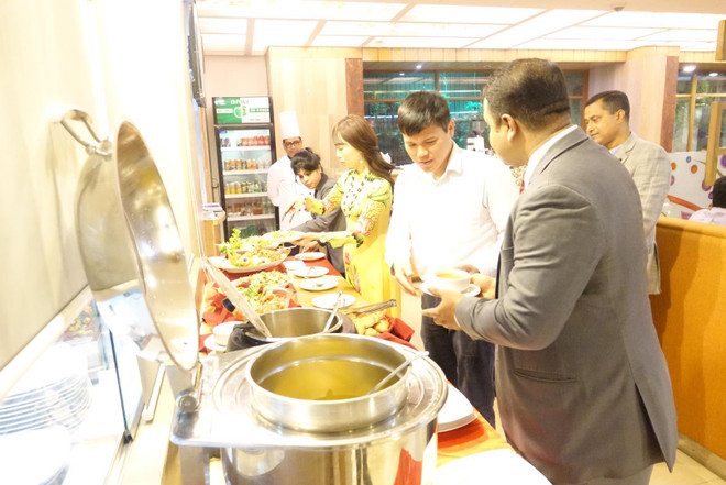 Ấn tượng Tuần lễ ẩm thực Việt Nam tại thủ đô của Bangladesh ảnh 1