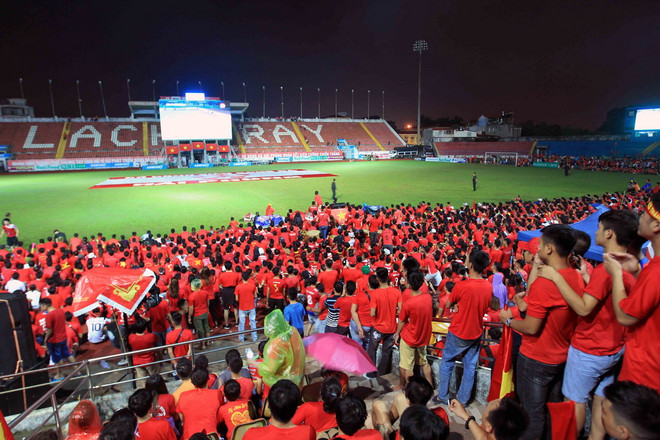 Ninh Bình dựng màn hình lớn đón xem trận Việt Nam-Hàn Quốc ảnh 1