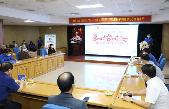 Quang cảnh Lễ khởi động Chương trình "San sẻ yêu thương, chung tay vượt qua đại dịch." (Ảnh: Văn Điệp/TTXVN) Trung ương Đoàn, Hội Chữ thập Đỏ tiếp tục chung tay chống dịch ảnh 1