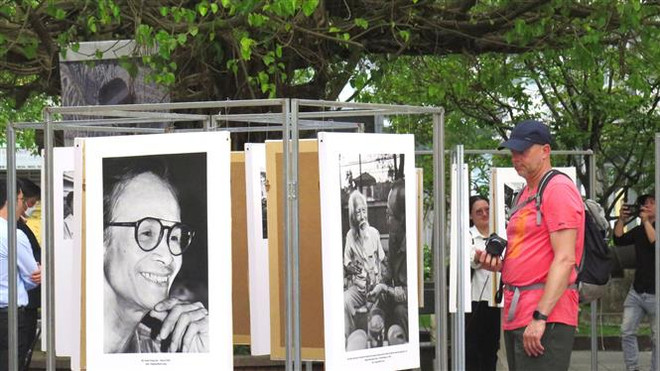 Chiêm ngưỡng khoảnh khắc đời thường của cố nhạc sỹ Trịnh Công Sơn ảnh 3