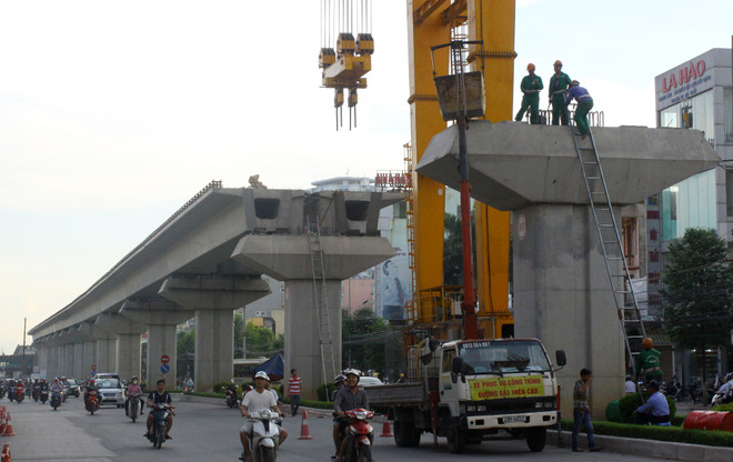 Hà Nội phân luồng giao thông trên đường Bưởi và Quang Trung ảnh 1