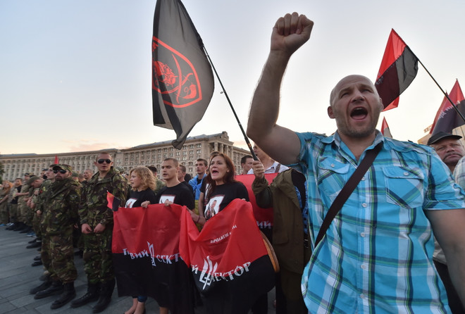 Cánh Hữu hô hào phát động một cuộc cách mạng mới ở Ukraine ảnh 1