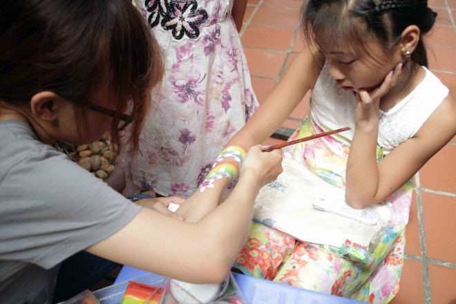 Đại sứ quán Anh tổ chức nhiều hoạt động thú vị cho trẻ em ảnh 7