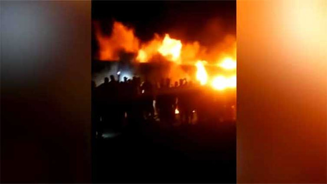 Ảnh minh họa. (Nguồn: Dunya News) Pakistan: Tàu chở khách bốc cháy lúc rạng sáng, hai người thiệt mạng ảnh 1