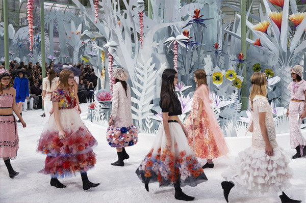 Chanel Haute Couture Xuân Hè 2015: Cảm hứng "Nghi lễ Mùa Xuân" ảnh 6