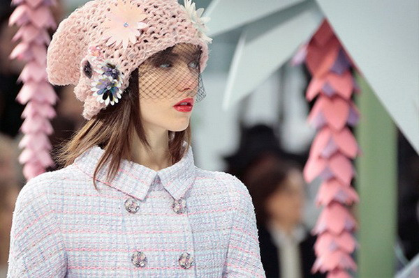 Chanel Haute Couture Xuân Hè 2015: Cảm hứng "Nghi lễ Mùa Xuân" ảnh 5