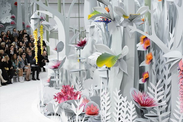 Chanel Haute Couture Xuân Hè 2015: Cảm hứng "Nghi lễ Mùa Xuân" ảnh 2