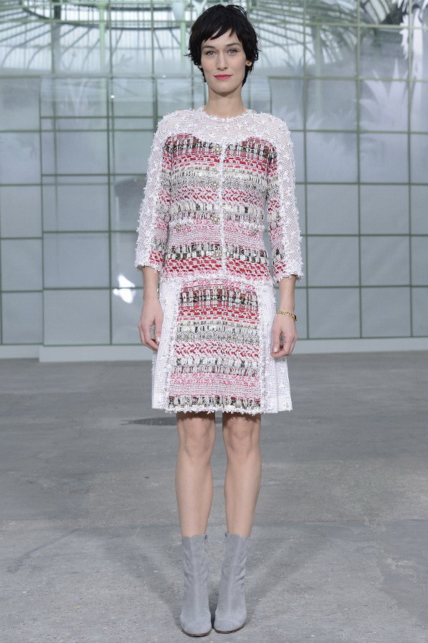 Chanel Haute Couture Xuân Hè 2015: Cảm hứng "Nghi lễ Mùa Xuân" ảnh 12