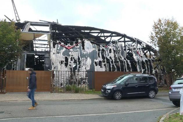 Pháp: Tái diễn tình trạng phóng hỏa đốt phá ở ngoại ô Paris ảnh 1