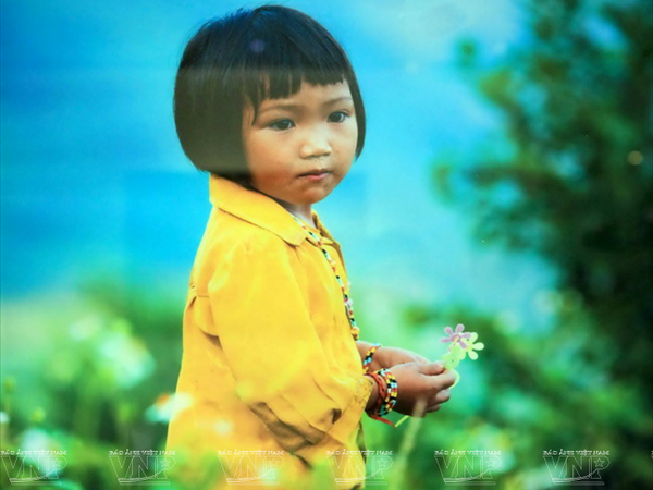 Trẻ em Việt Nam thơ ngây qua ống kính Réhahn Croquevielle ảnh 6