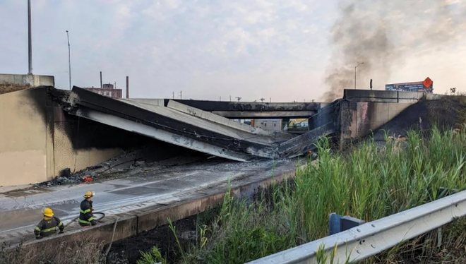 Mỹ: Hòa hoạn làm sập cầu vượt trên xa lộ liên bang ở Philadelphia ảnh 1