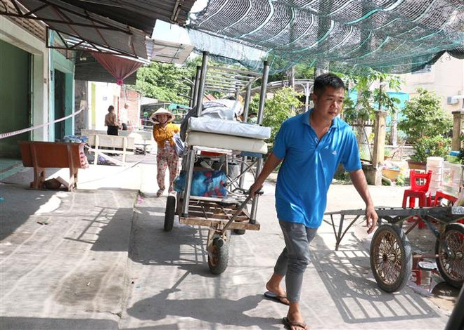 Vĩnh Long: Di dời khẩn cấp 9 hộ dân ra khỏi khu vực sạt lở ở bờ sông ảnh 2