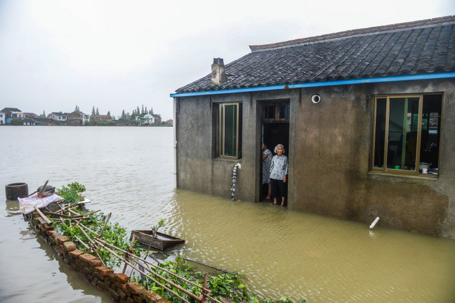 Siêu bão Chan-Hom có dấu hiệu suy yếu, Hàn hủy gần 60 chuyến bay ảnh 1