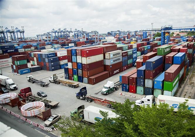 Tân Cảng Sài Gòn. (Ảnh: Hồng Đạt/TTXVN) Sau bảy năm, hàng container qua cảng biển Việt Nam tăng gần gấp đôi ảnh 1