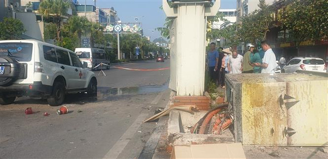 Quảng Ninh: Xe y tế đâm vào trụ điện, tài xế tử vong tại chỗ ảnh 2