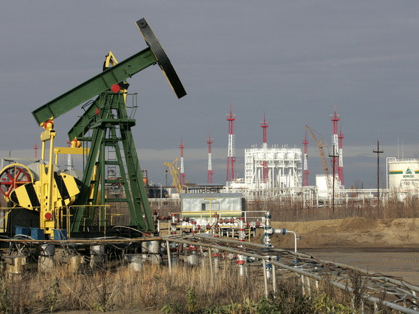 Các nước ngoài OPEC vẫn khiêm tốn trong việc cắt giảm sản lượng dầu ảnh 1