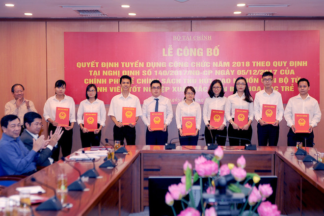 Bộ Tài chính: Nhiều ưu đãi cho 39 cá nhân xuất sắc trúng công chức ảnh 1