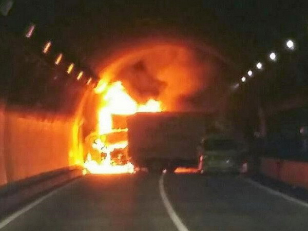 Học sinh Hàn Quốc thiệt mạng trong tai nạn nghiêm trọng ở Trung Quốc ảnh 1