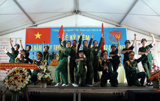 Cộng đồng người Việt tại Đức tổ chức tri ân các anh hùng liệt sỹ ảnh 1