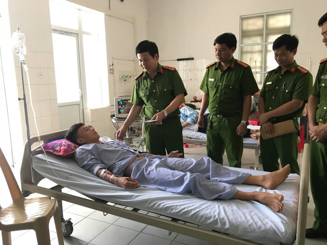 Thăm hỏi chiến sỹ chữa cháy dũng cảm cứu du khách bị đuối nước ảnh 1