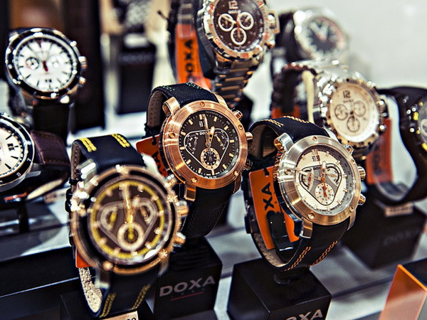 Đồng hồ thông minh vượt đồng hồ Thụy Sĩ về doanh số bán hàng ảnh 1