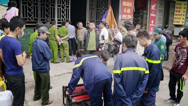 Hiện trường phủ kín bụi đen tại khu đô thị Xa La sau đám cháy lớn ảnh 11