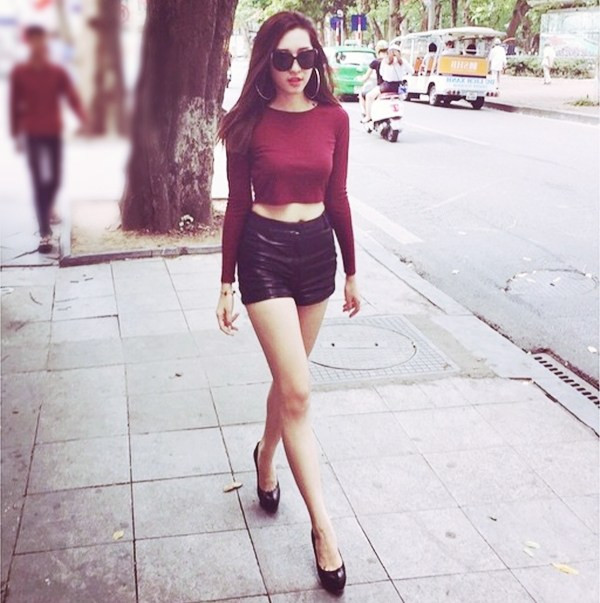 Các phong cách thời trang "thiếu vải" thời thượng của sao Việt ảnh 9