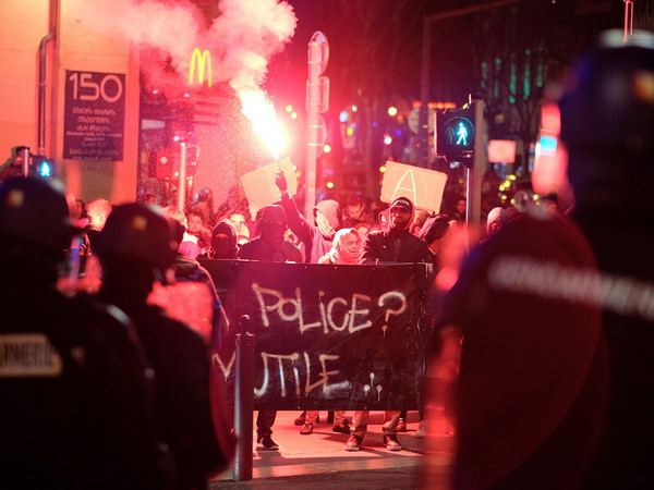 Pháp kêu gọi người dân bình tĩnh sau các vụ bạo động liên tiếp ảnh 1