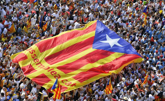 Tây Ban Nha yêu cầu bãi bỏ nghị quyết đòi độc lập của Catalonia ảnh 1