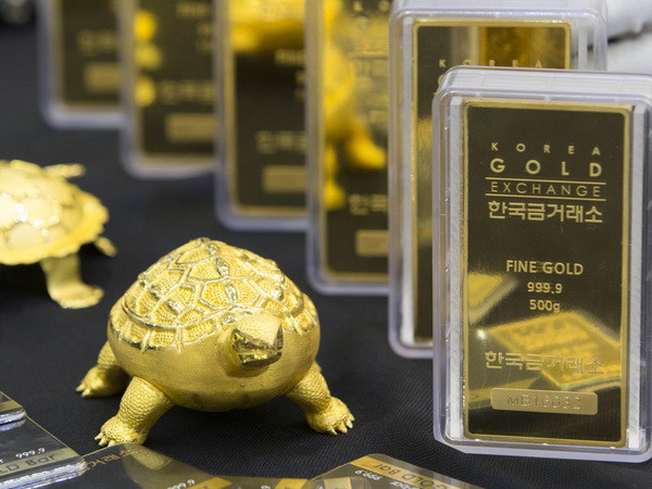 Giá vàng và giá dầu thế giới đồng loạt giảm do đồng USD tăng giá ảnh 1